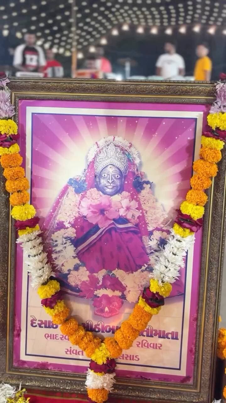 શ્રી ધૂળિયા હનુમાનજી મંદિર છીપવાડ
અગિયારસનો સતી માતાજી નો ગરબો
.
.
.
#garba #garbanight #ram #hindu #hanumanji