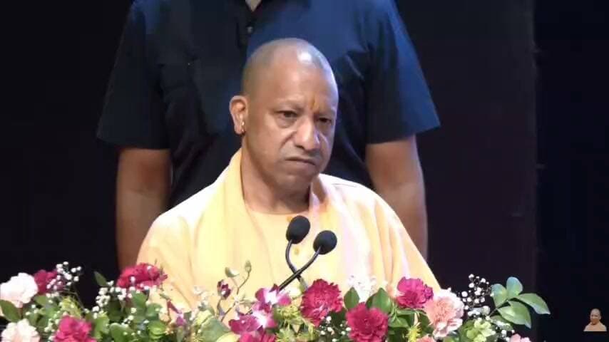 लखनऊ : सीएम योगी आदित्यनाथ का संबोधन
" डबल इंजन की सरकार में तेजी से विकास, यूपी में तेजी से विकास हो रहा है, भारत की पहली रैपिड रेल यूपी में संचालित "
#CMYogiAdityanath