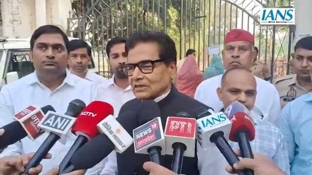 "फर्जी का तो पता नहीं है, लेकिन नाम अगर गलत तरीके लिखे हुये हैं, तो इसमें मतदाता की भी जिम्मेदारी है, जब देखना (वोटर लिस्ट) होता है, तब देखते नहीं, तो बाद में एतराज करने का क्या मतलब , सिर्फ अधिकारियों को दोष देना ठीक नहीं"
-राम गोपाल यादव, राष्ट्रीय महासचिव, राज्यसभा सांसद, समाजवादी पार्टी