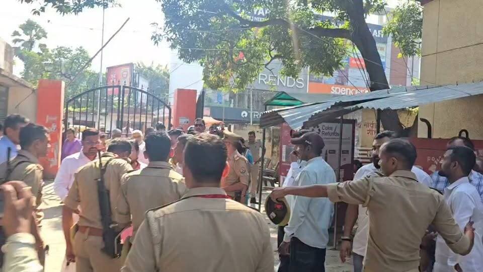 वोटिंग के दौरान झड़प का दूसरा वीडियो...