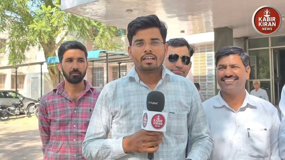 कांग्रेस के विभिन्न उमीदवार पहुँचे जिला परिषद।
Ramkumar Swami Sohan Dhill Mangilal Nayak