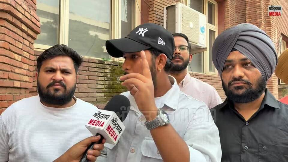 ਅੰਮ੍ਰਿਤਸਰ 'ਚ ਵੱਡੀ ਚੋ//ਰੀ! ਨਵੀਂ ਦੁਕਾਨ ਦੇ ਉਦਘਾਟਨ ਤੋਂ ਕੁਝ ਦਿਨਾਂ ਬਾਅਦ ਹੀ 15-20 ਲੱਖ ਦੇ ਮੋਬਾਈਲ ਚੋ//ਰੀ, ਪੀੜਤ ਪਹੁੰਚਿਆ CP ਦਫ਼ਤਰ