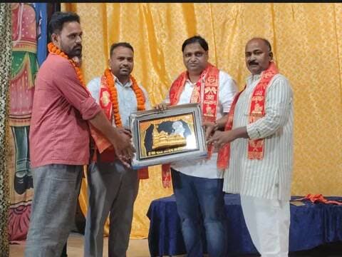 बेल्थरा रोड: बलिया के बेल्थरा रोड में मां दुर्गा का भव्य विसर्जन और पूजा समितियों का सम्मान