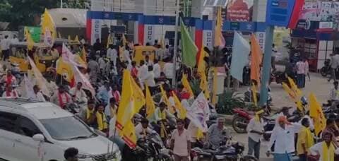 మచిలీపట్నం దక్షిణం: మచిలీపట్నంలో జోరుగా జడ్పీటీసీ, ఎంపీటీసీ నామినేషన్లు