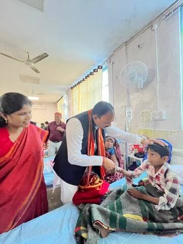 मनेन्द्रगढ़: केल्हारी बस हादसे के घायलों से मिले स्वास्थ्य मंत्री श्याम बिहारी जायसवाल