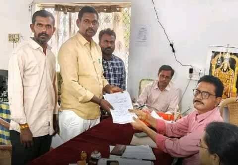 ఆలూరు: దేవనకొండ: గ్రామాభివృద్ధి కోసం రాజకీయాల్లోకి అడుగుపెట్టిన డిగ్రీ యువకుడు