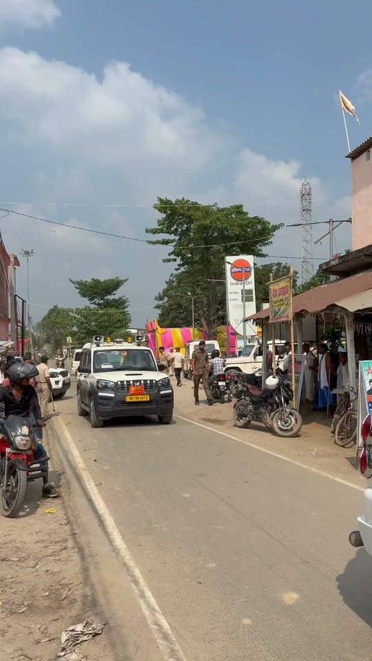 कोसी स्नातक चुनाव: मतदान केंद्र का जायजा लेने पहुंचे डीएम दीपेश कुमार और एसपी विक्रम सिहाग
सहरसा: कोसी स्नातक निर्वाचन क्षेत्र के चुनाव को लेकर सहरसा जिले के बनमा इटहरी अंचल में मतदान जारी है। इसी बीच डीएम दीपेश कुमार और एसपी विक्रम सिहाग ने मतदान केंद्र पहुंचकर चुनावी व्यवस्था का जायजा लिया। निर्वाचन क्षेत्र के पात्र स्नातक मतदाता अपने मताधिकार का प्रयोग कर रहे हैं। प्रशासन की ओर से मतदान प्रक्रिया पर नजर रखी जा रही है।
#कोसीस्नातकचुनाव #सहरसा #बनमाइतहरी #BiharElection #कोसीसमाचार
