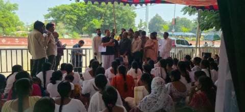 నిర్మల్: 11వ రోజుకు చేరిన NHM ఉద్యోగుల సమ్మె.. సంఘీభావం తెలిపిన వేణుగోపాలచారి