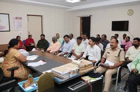 మణుగూరు: జిల్లాలో భారీగా రోడ్డు ప్రమాదాలు: 410 ప్రమాదాల్లో 191 మంది మృతి - డీఆర్వో హెచ్చరిక