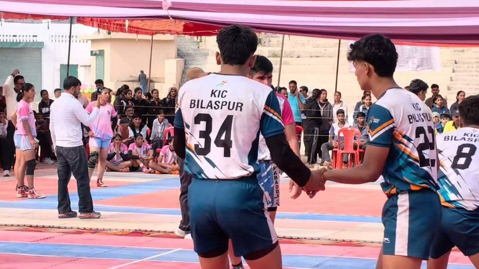 सोलन के ऐतिहासिक ठोडो मैदान में आयोजित कबड्डी चैंपियनशिप के अंतिम दिन कर्नल संजय शांडिल पहुंचे बतौर मुख्यतिथि...