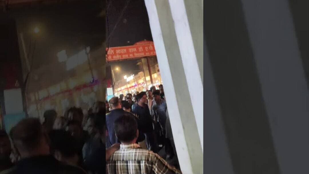 रसलगंज में दो पक्षों के बीच जमकर लात घुसे और हुई मारपीट,#jnsnews24 #JANNYAKSAMRAT#VAYRALVIDIO#BHARAT