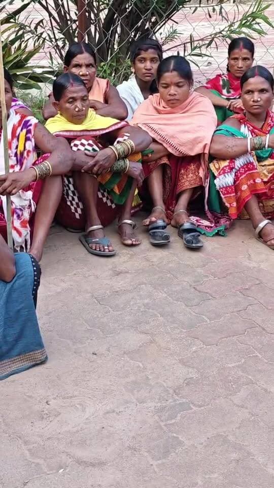 🔴Live ହାତରେ ଠେଙ୍ଗା ଧରି ମଦ ବନ୍ଦ ଦାବୀରେ ଜୟପୁର SDPO ଅଫିସରେ ସଲପା ଓ ବଡ଼ ଯେଉନା ଗ୍ରାମ ର ଶତାଧିକ ମହିଳା