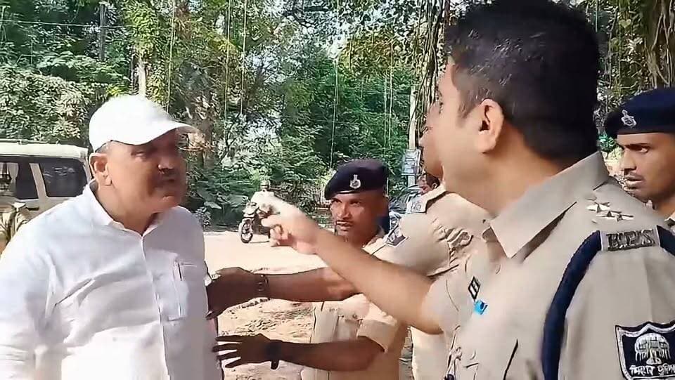 मोकामा में MLC चुनाव के बीच भारी बवाल, नीरज कुमार और अनंत सिंह के समर्थक भिड़े, DSP ने भीड़ को खदेड़ा..!