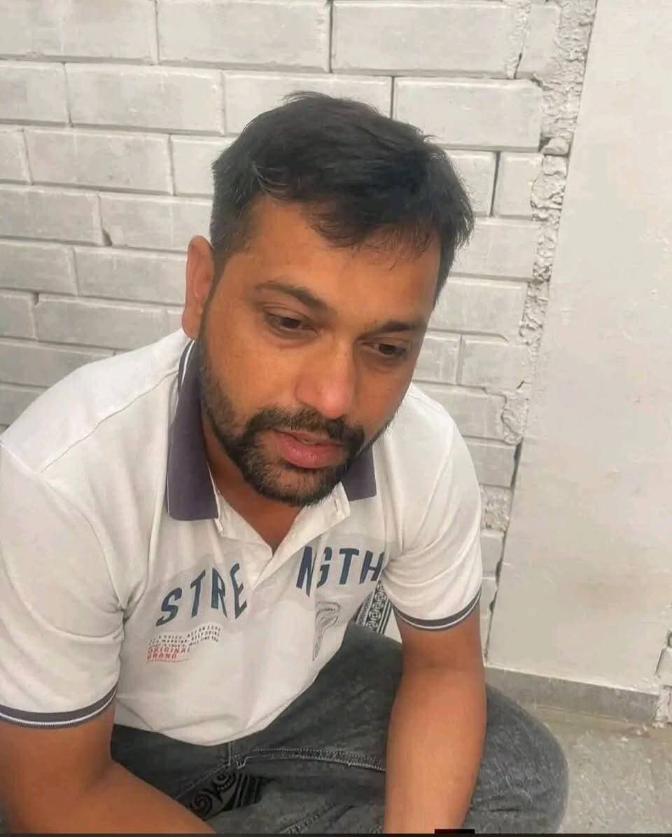 मिलावट खोरो के खिलाफ कार्रवाई के नाम पर 2 लाख रुपए की रिश्वत लेते धरे गए डीएसटी टीम के सिपाही
देखे रिश्वत खोर डीएसटी टीम के सिपाहियों की तस्वीर
खैरथल तिजारा में ACB का बड़ा ट्रैप
ACB ने DST टीम के दो कांस्टेबल पकड़े, बृजेश और ईश्वर सिंह को 2 लाख रुपए की घूस लेते दबोचा, मावा बनाने के व्यापारी से मांग रहे थे घूस, ACB डीएसपी शब्बीर खान ने दिया कार्रवाई को अंजाम, ACB एसपी पीयूष दीक्षित के सुपरविजन में कार्रवाई