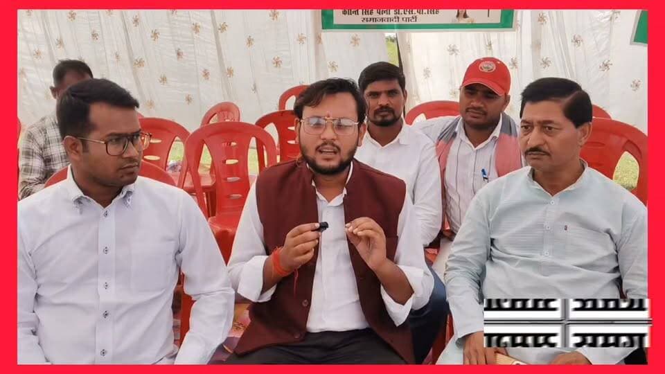 शिक्षक/ स्नातक विधान परिषद चुनाव में समाजवादी पार्टी के नेता बोले सपा प्रत्याशी कांति सिंह और सुशील पटेल चुनाव जीतेंगे मोहम्मदी सपा नेताओं का दावा 80% पोल समाजवादी पार्टी का रहेगा