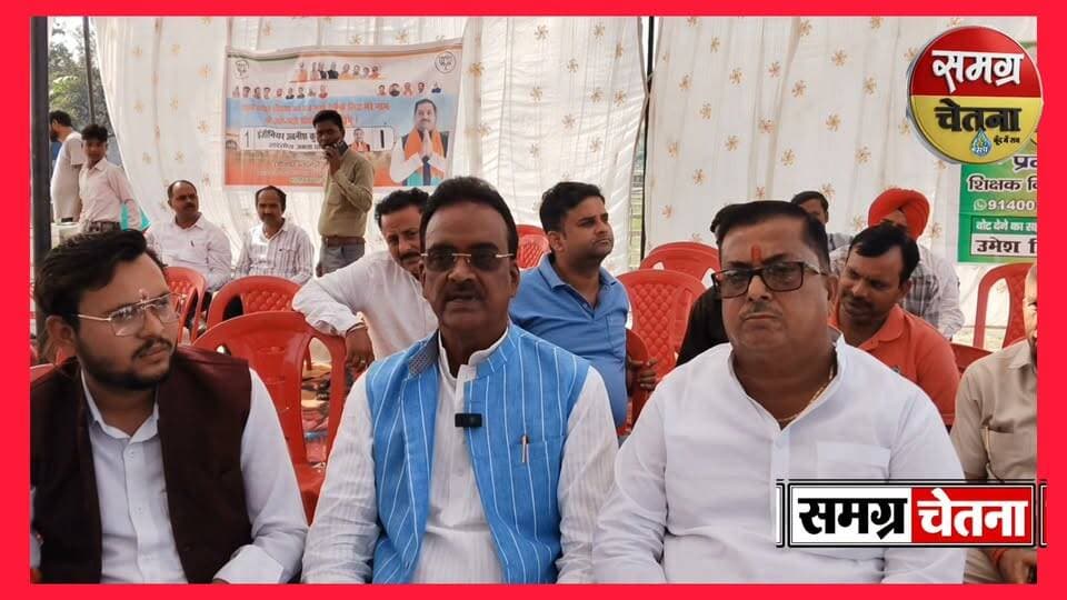 मोहम्मदी में भी स्नातक एम एल सी वोटर निकल कर वोट कर रहा है भाजपा विधायक लोकेंद्र प्रताप सिंह बोले भारी वोटो से हमारे प्रत्याशी जीतेंगे ....