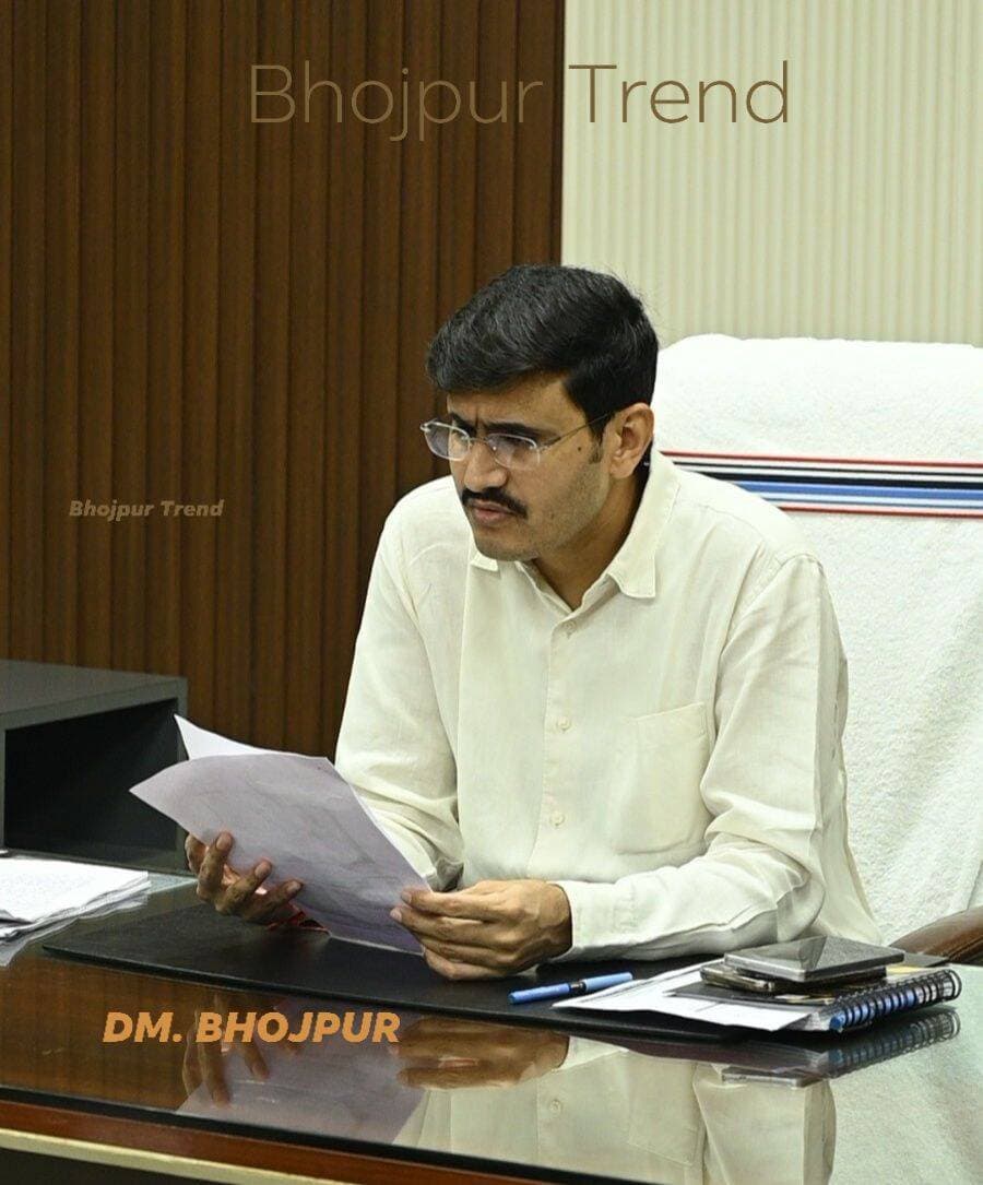 डीएम मानेश कुमार मीणा ने आज जनता दरबार में 35 से अधिक आवेदकों की सुनी समस्याएँ, त्वरित कार्रवाई के लिए दिए सख़्त निर्देश,,
