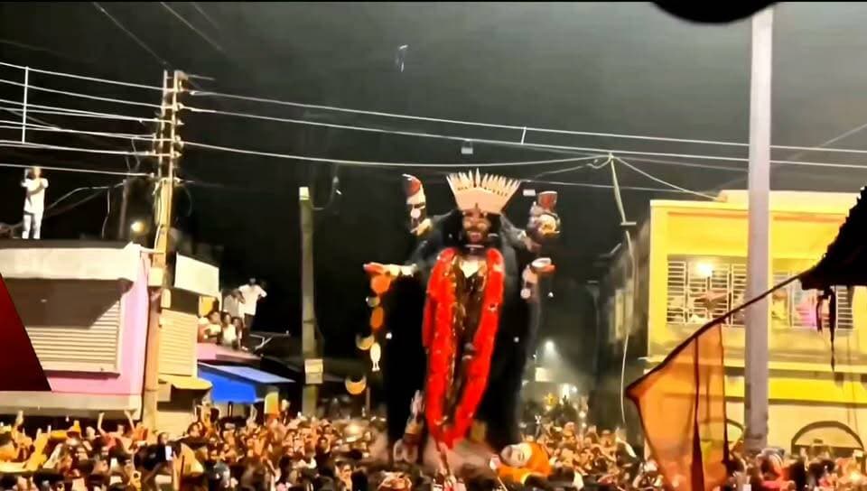 ভিড় সামলাতে এবার স্থান পরিবর্তন! কোথায় নাচবেন শান্তিপুরের মা বামা কালী?
#আমারশহরেরদৈনিকসংবাদ #শান্তিপুর #বামাকালী #কালীপুজো #বামাকালীরনাচ #নদীয়া #AmarShohorerDainikSongbad #ShantipurNews #BamaKali #ShantipurKaliPuja #BamaKaliNach #NadiaNews #SantipurHeritage #KaliPujaUpdate #LocalNewsUpdates #Santipur