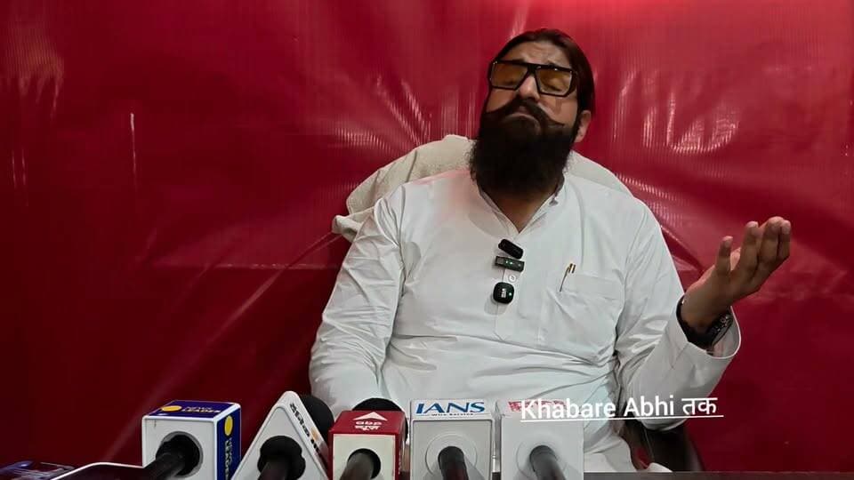 मऊ पहुंचे सदर विधायक अब्बास अंसारी, कई अहम सवालों के दिए जवाब
#अब्बासअंसारी #मऊ #यूपीपॉलिटिक्स #खबरेंअभीतक #KhabareAbhiTak