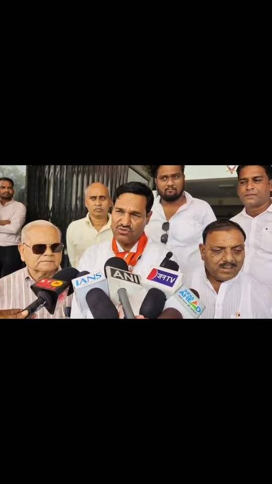 बारां भाजपा जिला अध्यक्ष नरेश सिंह सिकरवार ने जिला परिषद के वार्ड नं 11 से किया नामांकन दाखिल, इस दौरान बारां विधायक राधेश्याम बैरवा बोले, जिला परिषद में 29 सीटों पर जितेगी भाजपा चुनाव,...
सूनिए, और क्या बोले बारां विधायक राधेश्याम।।
#बारां #बारांभाजपा #राधेश्यामबैरवा #नरेशसिंहसिटरवखर #भाजपाजिलाअध्यक्ष