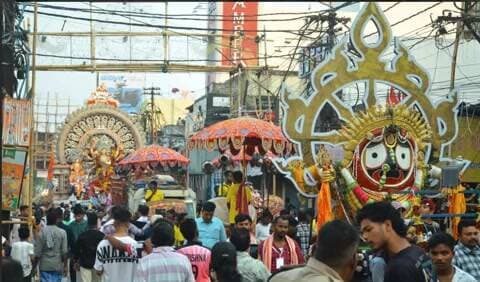 କଟକ ସଦର: କଟକରେ ଶାନ୍ତିଶୃଙ୍ଖଳାର ସହ ସମ୍ପନ୍ନ ହେଲା ଦୁର୍ଗା ମେଢ଼ ଭସାଣ
