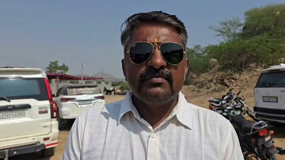 ग्राम पंचायत लंगेरा से सरपंच प्रत्याशी एडवोकेट रुगसिंह राजपुरोहित के समर्थन में बोले ग्रामीण।