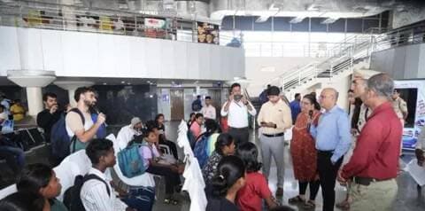 କଟକ ସଦର: କଟକ ରେଳ ଷ୍ଟେସନରେ 'ରେଳ ଜନ ସଂବାଦ': ଯାତ୍ରୀଙ୍କ ସମସ୍ୟା ଶୁଣିଲେ ରେଳ ଅଧିକାରୀ