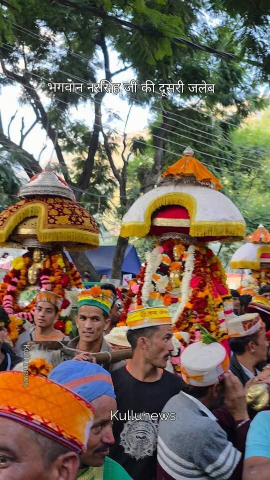 कुल्लू दशहरा मे भगवान नरसिंह जी की दूसरी जलेब 🙏
#KulluDussehra #KulluDussehra2026 #kullumanlinews #jaishreeram