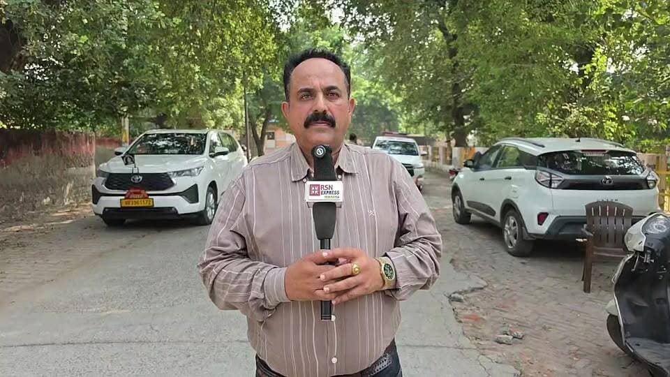 🚨 हरियाणा में बिजली गुल, हिसार के मेयर प्रवीण पोपली पहुंचे राजगढ़ रोड बिजली घर! ⚡