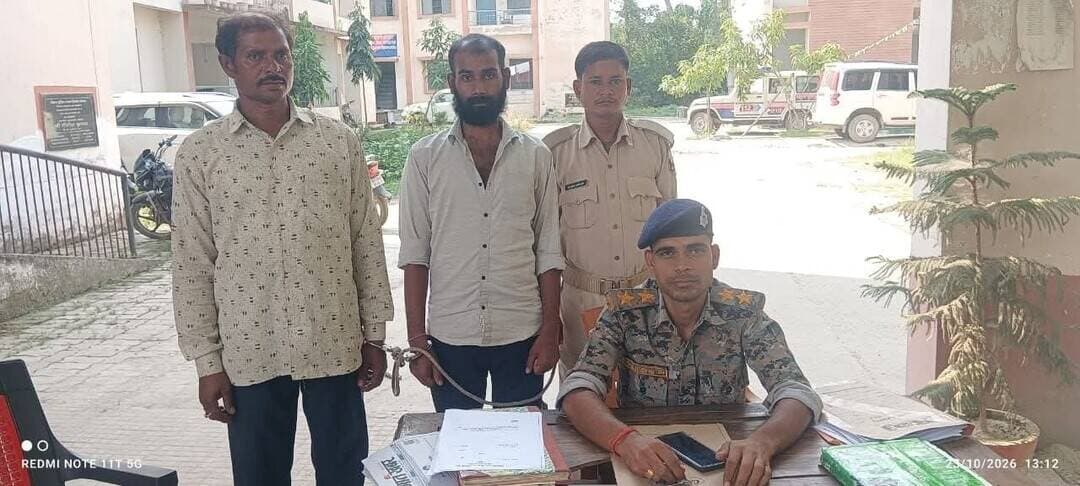 गोपालगंज में चोरी करने के मामले में फरार अभियुक्त को पुलिस ने गिरफ्तार कर भेजा जेल।मांझागढ पुलिस ने देवापुर शेख पुरदिल गांव निवासी लालटेन मिया और ईदुल मिया को भेजा जेल।