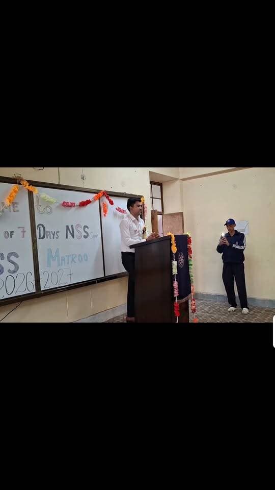 मटरु स्कूल में आयोजित राष्ट्रीय सेवा योजना इकाई के विशेष सात दिवसीय शिविर के तीसरे दिन शुक्रवार को बौद्धिक सत्र में पत्रकार शिव वालिया ने की मुख्य अतिथि शिरकत ***सभी एनएसएस वॉलिंटियर्स से हुए रूबरू*** बहुत से विषयों के ऊपर की गई चर्चा***
नशे, साइबर क्राइम, सड़क सुरक्षा व सामाजिक कुरुतियों के प्रति किया गया जागरूक। एनएसएस प्रभारी भुवनेश्वर ठाकुर,अनीता देवी, अध्यापक संजय और सुरेंद्र रहे विशेष रूप से मौजूद। प्रधानाचार्य वीर सिंह डोगरा का किया धन्यवाद। #everyoneactivefollowersシfypシ゚viralシalシ #eveeyonehighlights #jogindernagar_mandi_himachal #highlightseveryone