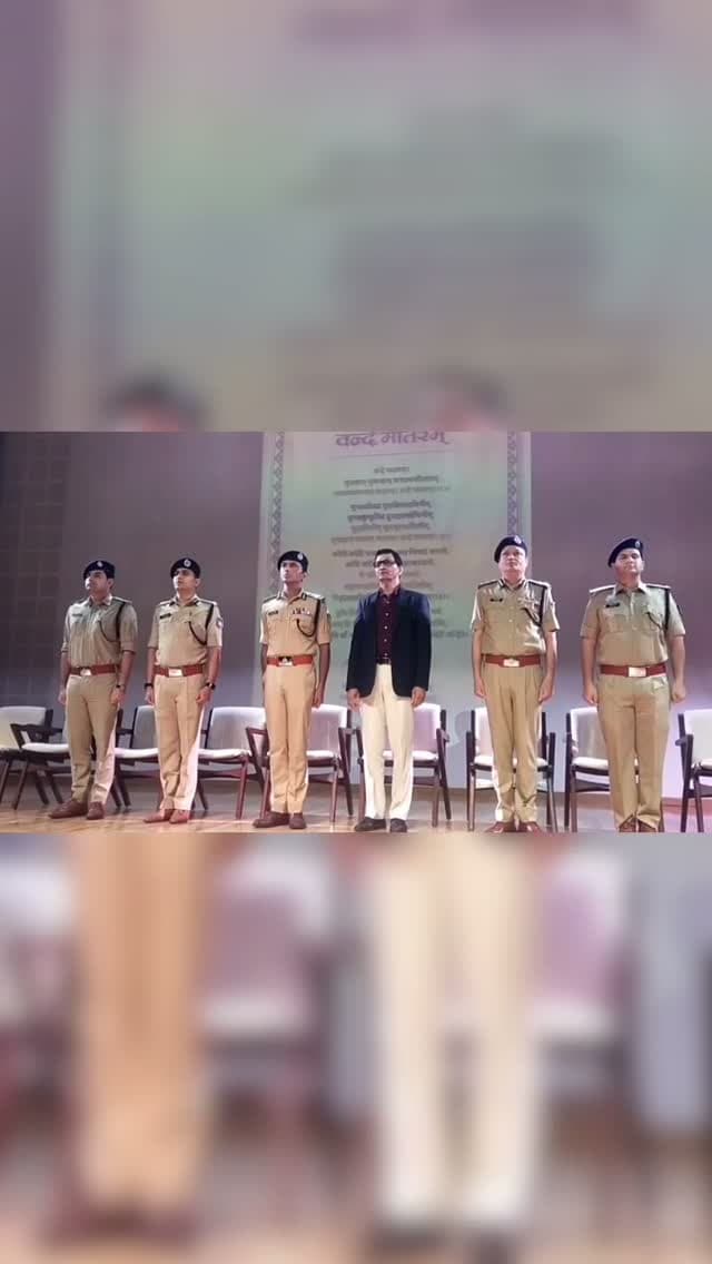 इंदौर पहुंची राष्ट्रीय बाइक रैली, नशामुक्त भारत का दिया संदेश
14 राज्यों के 146 बाइक राइडर्स हुए शामिल
इंदौर | 23 अक्टूबर 2026
राष्ट्रीय एकता, सामाजिक समरसता और नशामुक्त भारत का संदेश लेकर निकली राष्ट्रीय बाइक रैली शुक्रवार को इंदौर पहुंची। 31 अक्टूबर को गुजरात के एकता नगर (केवड़िया) में आयोजित राष्ट्रीय एकता दिवस समारोह में सहभागिता के उद्देश्य से निकाली गई इस रैली का डेली कॉलेज में भव्य स्वागत किया गया।
केंद्रीय रिजर्व पुलिस बल (CRPF) के समन्वय से आयोजित इस अभियान में 14 राज्यों के 146 बाइक राइडर्स शामिल हैं।
इंदौर पुलिस ने भी रैली में सहभागिता कर ‘Fight Against Drugs’ का संदेश दिया।
पुलिस आयुक्त संतोष कुमार सिंह ने युवाओं को नशे से दूर रहने और समाज को नशामुक्त बनाने में सक्रिय भूमिका निभाने की अपील की।
कार्यक्रम में सांस्कृतिक प्रस्तुतियों, मूक नाटक, रैप सॉन्ग और नृत्य के माध्यम से नशे के दुष्परिणामों के प्रति जागरूक किया गया।
डेली कॉलेज से शुरू हु�