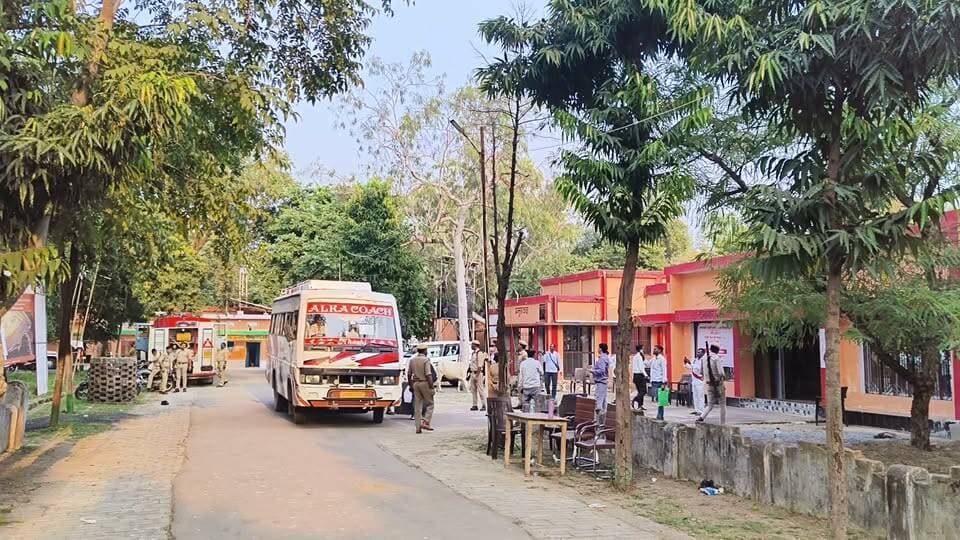 चित्रकूट ब्रेकिंग...
इलाहाबाद झांसी खंड स्नातक चुनाव का मतदान हुआ संपन्न
चित्रकूट जनपद में कुल 45.54 प्रतिशत हुआ मतदान