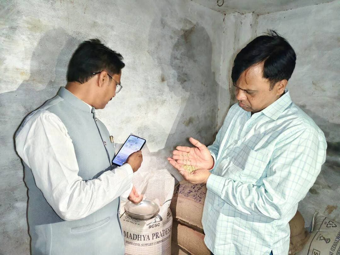 मुख्यमंत्री जन विश्वास अभियान के अंतर्गत मनगवां विधायक इंजीनियर नरेंद्र प्रजापति एवं कलेक्टर श्री नरेंद्र कुमार सूर्यवंशी ने शुक्रवार को ग्राम पुरवा 310 मैं स्थित शासकीय उचित मूल्य दुकान का निरीक्षण किया।
CM Madhya Pradesh Dr Mohan Yadav Jansampark Madhya Pradesh
#JanVishwasAbhiyan
#Rewa #रीवा