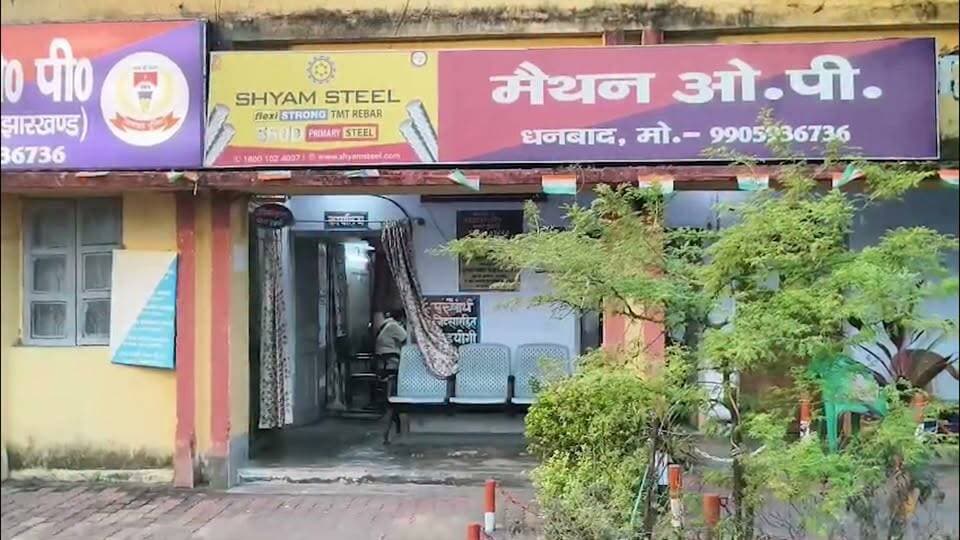 निरसा के मैथन में गोवंश तस्करी पर पुलिस का एक्शन, 28 गोवंश से लदा ट्रक जब्त
#Maithan #Nirsa #DhanbadNews #JharkhandNews #CowSmuggling #CattleSmuggling #PoliceCrackdown #MaithanPolice #NirsaPolice #CattleRescue #28CattleRescued #TruckSeized #IllegalCattleTransport #CattleSmugglingNews #JharkhandPolice #PoliceAction #AnimalCruelty #SmugglingCase #BreakingNews #CrimeNews #DhanbadPolice #PoliceInvestigation #LatestNews #HindiNews #99News