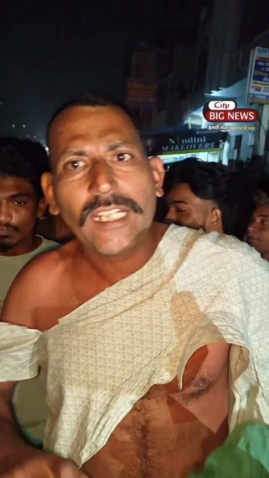 पुलिस पब्लिक में झड़प कुर्ते फटे
हिसार में मंत्री की कोठी के सामने रोड जा#म
#DHBVN #haryana #HisarPolice #citybignews