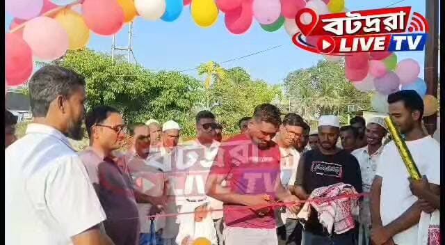 নগাঁও জিলাৰ পশ্চিম প্ৰান্তৰ যান-বাহনৰ গৰাকীসকলৰ বাবে সুখবৰ। বটদ্ৰৱাৰ শান্তিজান বজাৰৰ চৰকাৰ মাৰ্কেটত মুকলি কৰা হ’ল অত্যাধুনিক S.M. HUSSAIN WORKSHOP।
এতিয়াৰে পৰা নিজৰ গাড়ী মেৰামতি আৰু উন্নত মানৰ ৰং কৰাবলৈ পশ্চিম নগাঁৱৰ ৰাইজে দূৰ-দূৰণিলৈ যাব নালাগে। শান্তিজানতে উপলব্ধ হ’ব এই সেৱাসমূহ। প্ৰতিষ্ঠানটোত সকলো ধৰণৰ যান-বাহনৰ মেৰামতি কৰাৰ লগতে উন্নত মানৰ ৰং কৰাৰ ব্যৱস্থা কৰা হৈছে।
স্থানীয় অঞ্চলৰ যান-বাহনৰ গৰাকীসকলক সুবিধা প্ৰদান কৰাৰ লক্ষ্যৰে আৰম্ভ কৰা এই প্ৰতিষ্ঠানটোৱে অঞ্চলটোৰ ৰাইজক গাড়ী মেৰামতি আৰু ৰং কৰাৰ ক্ষেত্ৰত সহায় কৰিব বুলি আশা কৰা হৈছে।
📍প্ৰতিষ্ঠানৰ নাম: S.M. HUSSAIN WORKSHOP
📍 ঠিকনা: চৰকাৰ মাৰ্কেট, শান্তিজান বজাৰ, বটদ্ৰৱা, নগাঁও।
📞 যোগাযোগৰ নম্বৰ:
☎️ 6003150882
☎️ 9365492196