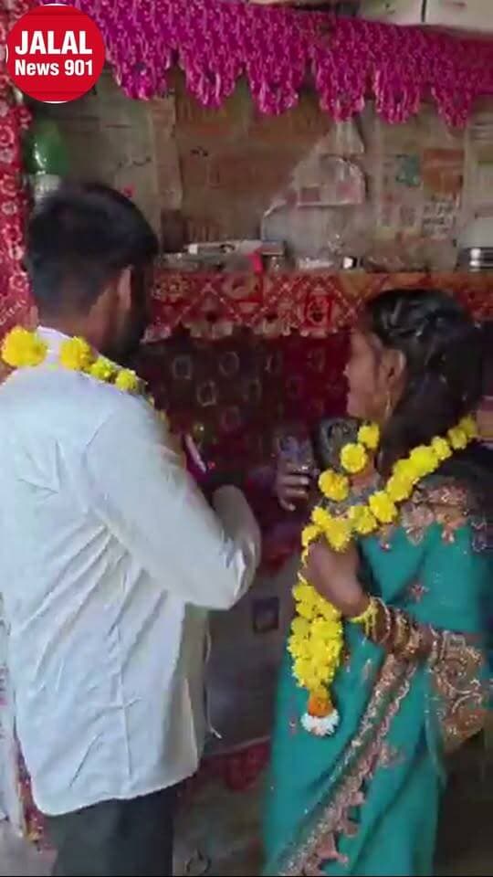 # ● 30 साल की रीना राजपूत और 75 साल के रामसुगर की शादी के ड्रामे का The End हो गया, रीना ने वीडियो जारी कर कहा कि उनके पति वापस आ गए हैं, जो उन्हें छोड़कर चले गए थे, इसलिए अब वह बाबा से शादी नहीं करेंगी
दरअसल, यह कहानी पहले दिन से ही स्क्रिप्टेड लग रही थी, रीना का पति है और दो बच्चे भी हैं, बिना तलाक दिए दूसरी शादी करने का सवाल ही नहीं उठता, दूसरी तरफ दोनों की शादी की जिस तरह रील बनाई जा रही थीं, उससे लग रहा था कि पूरा मामला लाइक और व्यूज के लिए किया जा रहा है
📍 औरैया, उत्तर प्रदेश @