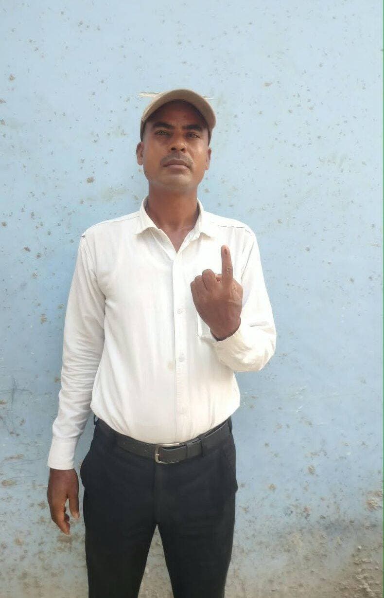 <nis:link nis:type=tag nis:id=mlc nis:value=MLC nis:enabled=true nis:link/> चुनाव को लेकर सतीश कुमार राय ने बूथ संख्या 74A
प्रखंड कार्यालय <nis:link nis:type=tag nis:id=दलसिंहसराय nis:value=दलसिंहसराय nis:enabled=true nis:link/> में किया मतदान....