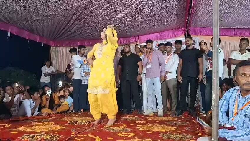 संभल के भकरोली पहुंची हरियाणवी कलाकार वंशिका हापुड़