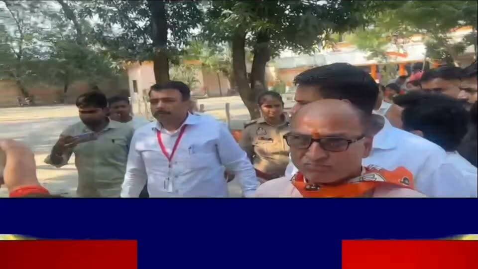 #Sitapur#जब सेक्टर मजिस्ट्रेट से भिड़ गए खैराबाद चेयरमैन प्रतिनिधि बबलू गुप्ता, सपा नेता और BJP नेता बबलू गुप्ता में ज़बर्दस्त कहासुनी#