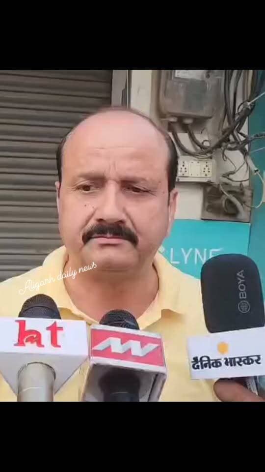 #अलीगढ़ में ऑडी हिट एंड रन मामले में भाजपा पूर्व जिला अध्यक्ष चौधरी देवराज सिंह का बड़ा बयान, बोले—पूरी घटना निराधार, गाड़ी ड्राइवर चला रहा था, युवक पर नहीं बल्कि मोटरसाइकिल पर चढ़ी थी कार, FIR में अज्ञात के खिलाफ रिपोर्ट दर्ज होने की कही बात !
#AligarhNews #AudiHitAndRun #ChaudharyDevrajSingh #AligarhBreaking #RoadAccident #UttarPradeshNews