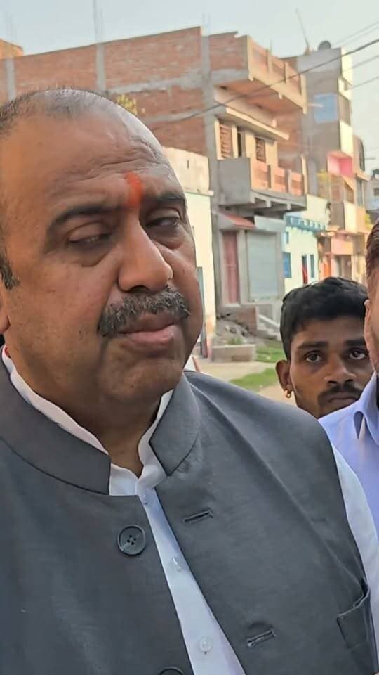 सूर्यपुरा के बलिहार विद्यालय में बच्चों की कम उपस्थिति पर भड़के विधायक, डीएम और डीईओ से शिकायत करेंगे।