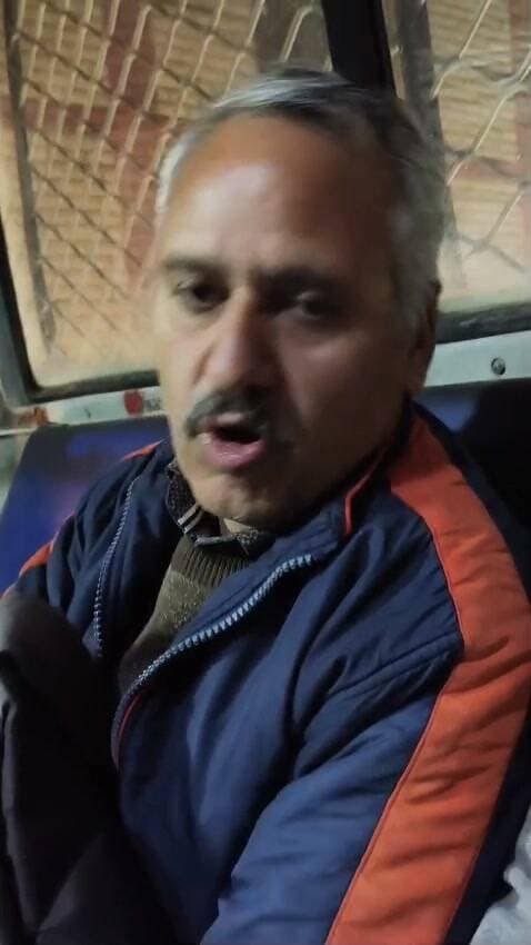 पुराना बस स्टैंड से शाम 7.20 बजे चलने वाली शिमला सतडोल बस फिर नहीं आई रूट । परेशान यात्री ने सुनाई अपनी परेशानी। शिमला से सटडोल 40 किलोमीटर कैसे जाए रात को घर। सुने क्या बोले यात्री,,,,,
शिमला ग्रामीण में बसों का हाल,,,