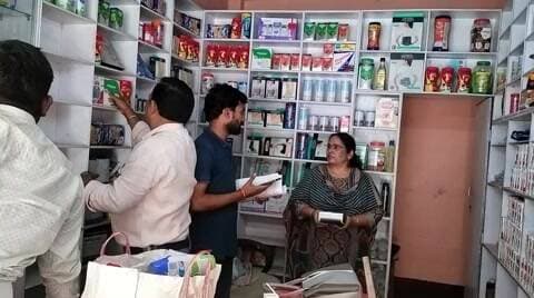 बलिया: रतसड़ में बिना लाइसेंस दवा दुकान का खुलासा, औषधि निरीक्षक ने किया छापा