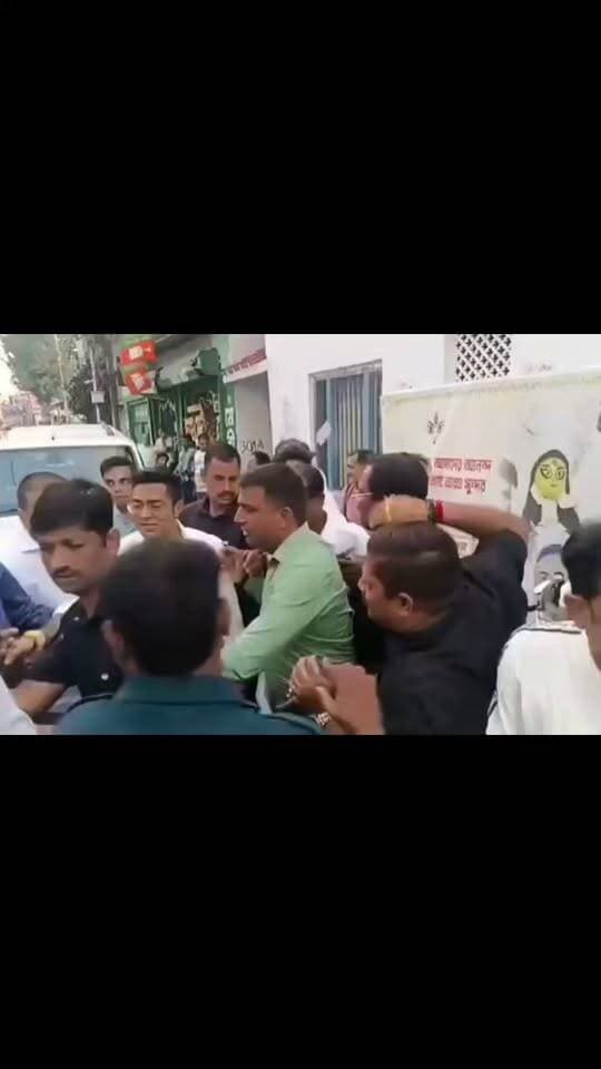 অভিষেক ব্যানার্জী কালীঘাটে পৌঁছতেই তৃণমূল কর্মীদের ইচ্ছাস স্লোগান