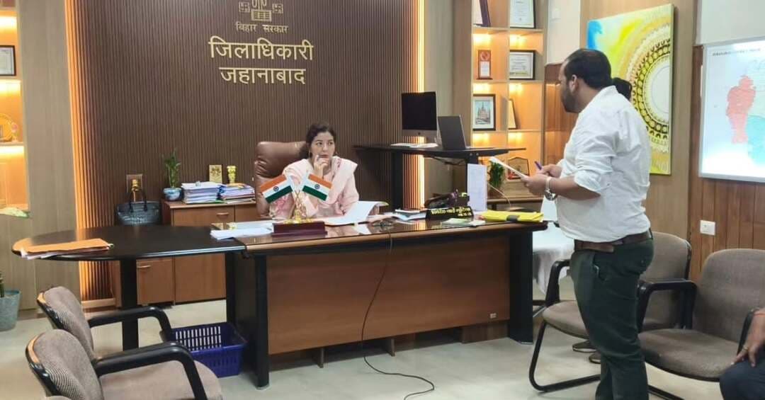 ⚖️ लोक शिकायत के 05 अपीलीय मामलों की जिला पदाधिकारी ने की सुनवाई; त्वरित निष्पादन के निर्देश!
📍 जिला पदाधिकारी, जहानाबाद श्रीमती छिरिङ वाई भूटिया द्वारा बिहार लोक शिकायत निवारण अधिनियम के तहत सुनवाई की गई।
✅ 05 अपीलीय मामलों की सुनवाई।
✔️ 02 मामलों का निष्पादन।
⏳ 03 लंबित मामलों में त्वरित कार्रवाई के निर्देश।
📋 संबंधित पदाधिकारियों को समयबद्ध एवं गुणवत्तापूर्ण निष्पादन सुनिश्चित करने का निर्देश।
#लोक_शिकायत_निवारण #जनसमस्या_समाधान #जिला_प्रशासन_जहानाबाद
#विकसितभारत_समृद्धबिहार_आदर्शजहानाबाद