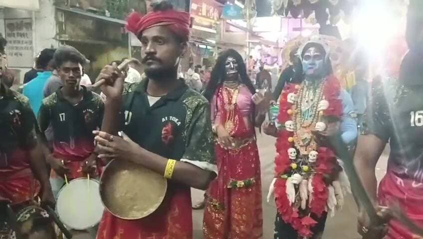 କାଶୀପୁର: ରାୟଗଡ଼ା ଟିକିରିରେ ମା’ ଦୁର୍ଗାଙ୍କ ଭସାଣୀ ଉତ୍ସବ: ଭକ୍ତିମୟ ପରିବେଶରେ ମା’ଙ୍କୁ ବିଦାୟ