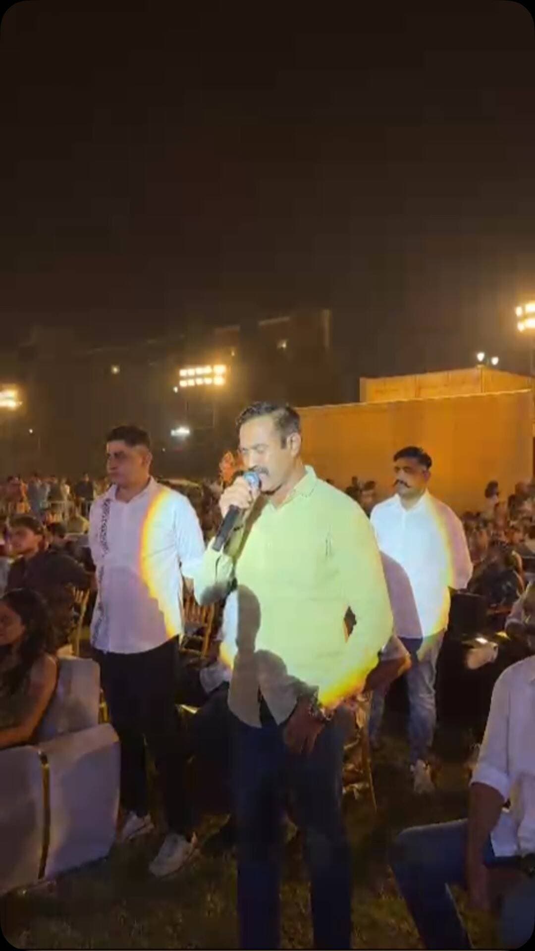 #vapi #rajgadhvi #songs #sonalmaa #maa❤️
BHILAD PI GADHVISIR GARBA RATRIMA POTANA SURONO JADU 😊🥰😍
