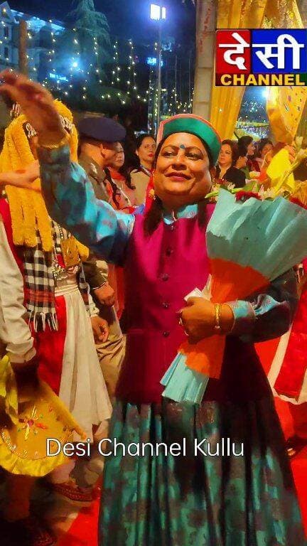 कुल्लू दशहरा उत्सव में कुल्लवी वाद्य यंत्रों की धुन पर थिरकी नगर परिषद कुल्लू की अध्यक्ष आशा ठाकुर,
देखें वीडियो...........।।
Asha Thakur
देसी चैनल देवभूमि कुल्लू देसी चैनल कुल्लू देसी चैनल कुल्लू